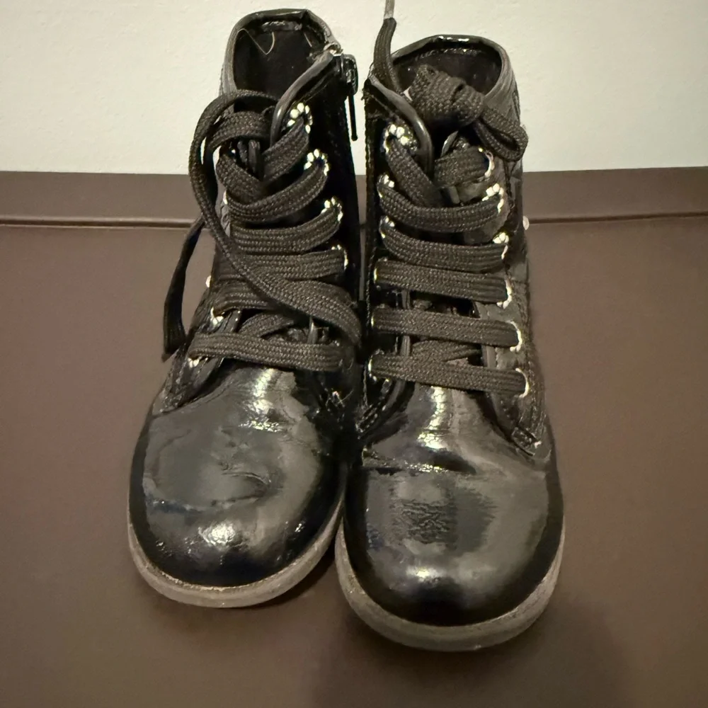 dELiA*s Shiny Black Kids Boots in Good Used Condition Size Eight Toddler